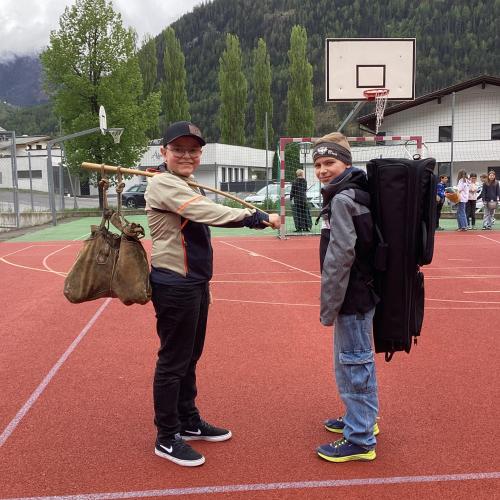 Tag der alternativen Schultasche