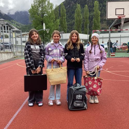 Tag der alternativen Schultasche