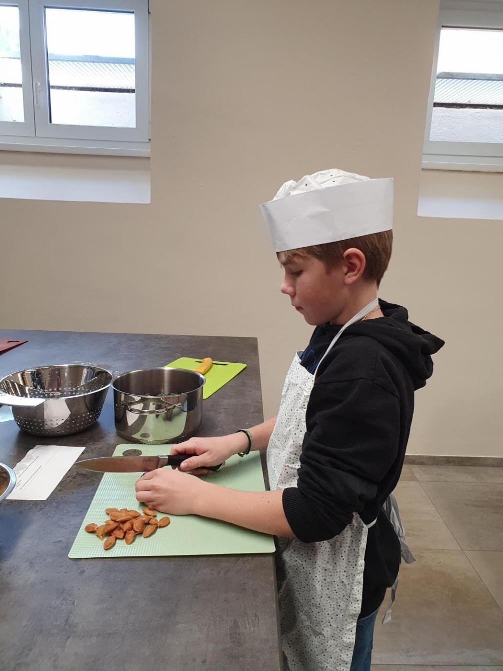 Zwetschken schneiden