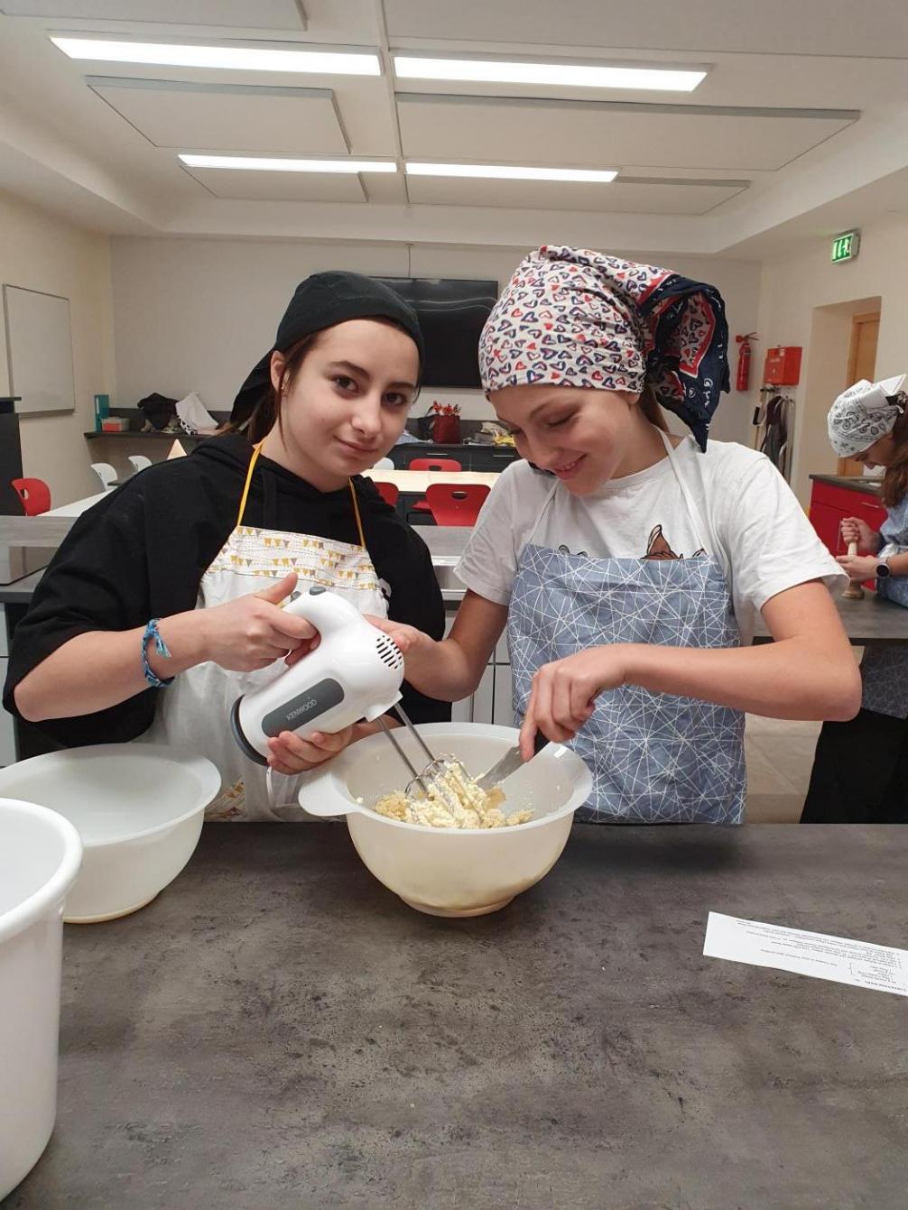Topfennockerl anrühren